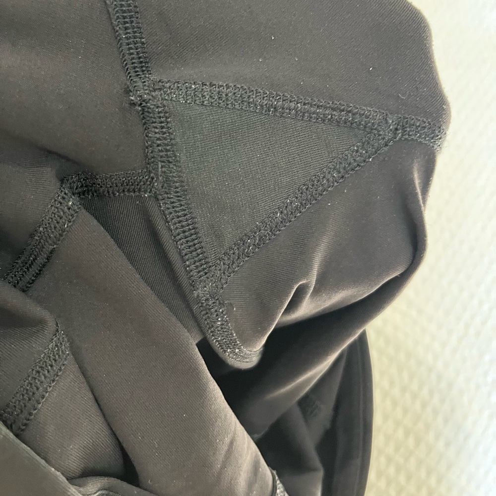 Lululemon Athletica SZ 4 Black Leggins 25” Long see pictures and read details - Picture 8 of 8